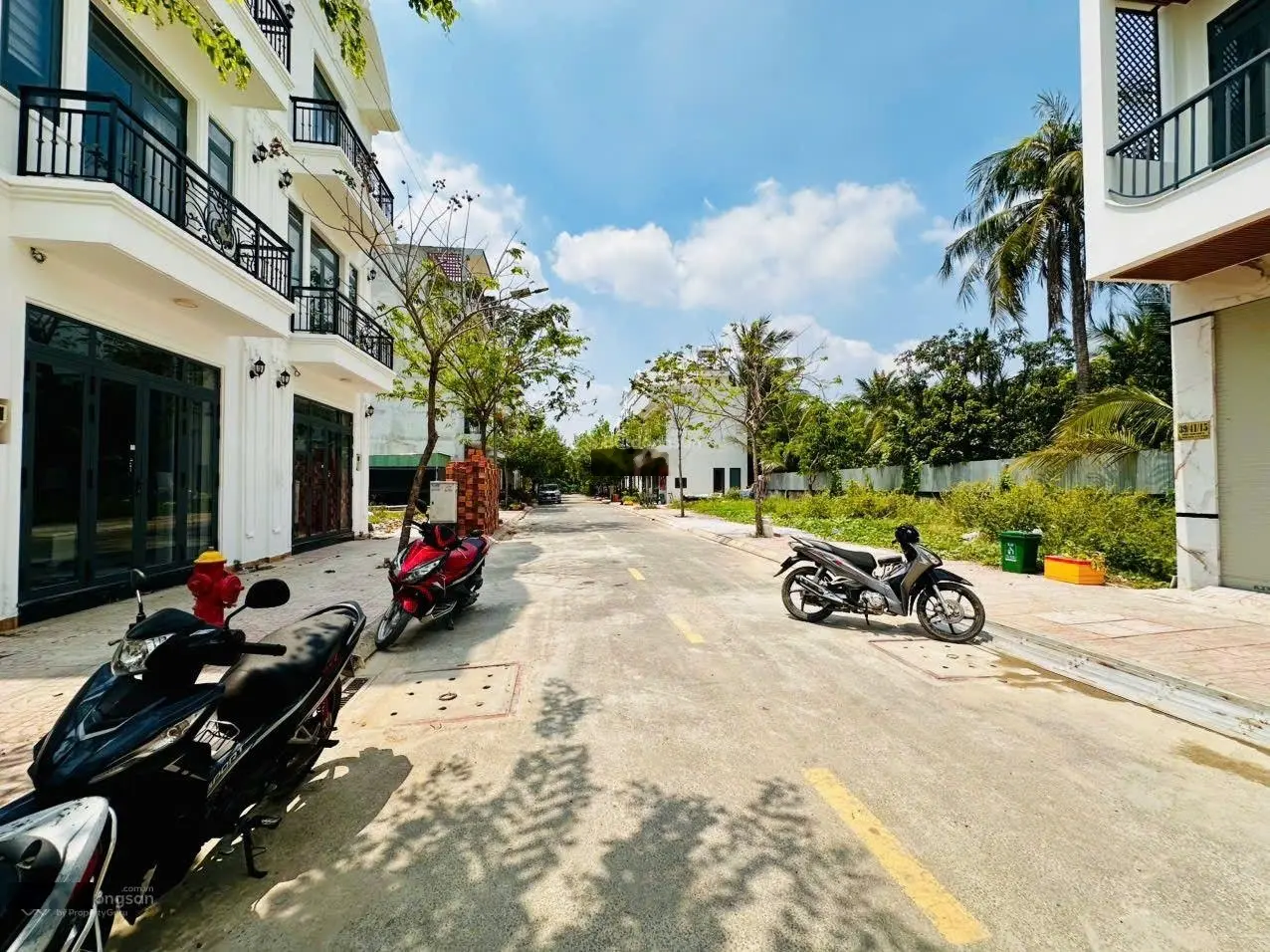 Nhà mới hiện đại, ngay chợ Đường, 3pn, 3wc, huong Đông Nam, hẻm 12