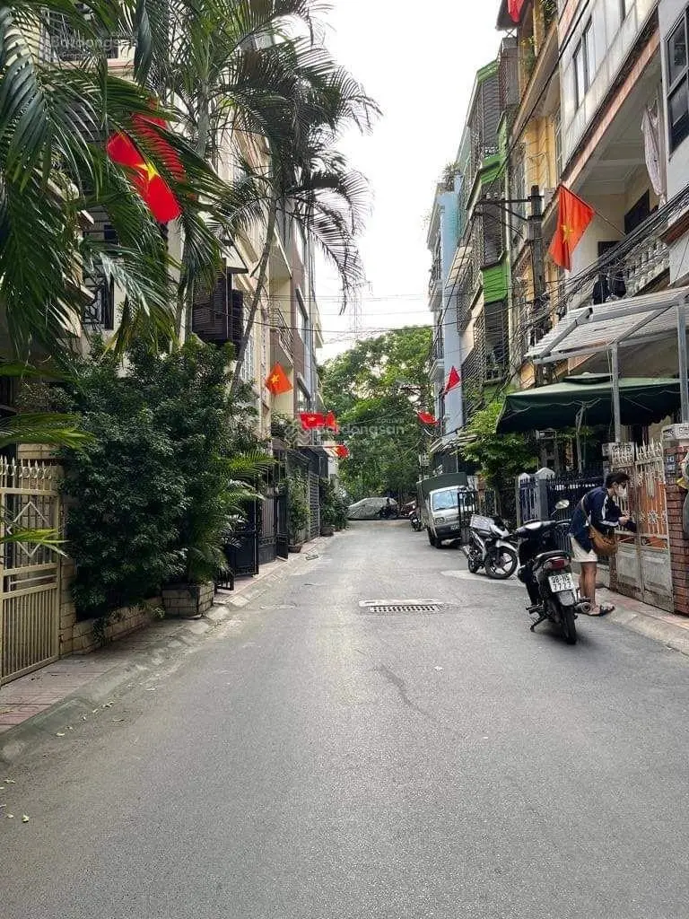 60m2 5 tầng MT 4,5m. Nhà khu đô thị mới Đại Kim ôtô vàn nhà ở và kinh doanh làm văn phòng trước nhà