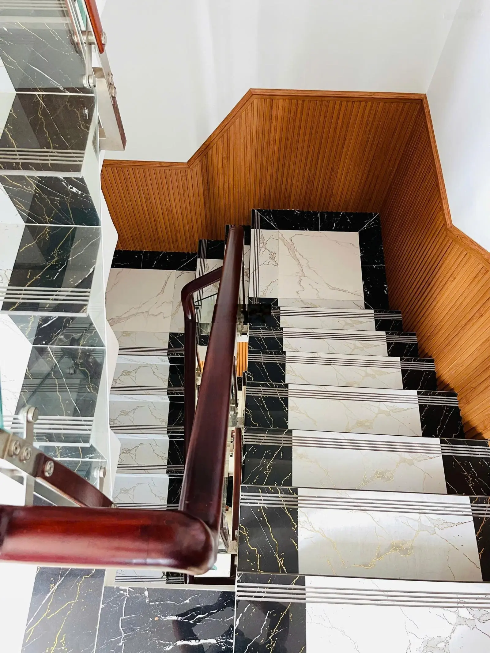Bán biệt thự 2 mặt tiền Thạnh Mỹ Lợi. 10x20 (200m2) Để lại toàn bộ nôi thất cao cấp. Chỉ 22 tỷ TL