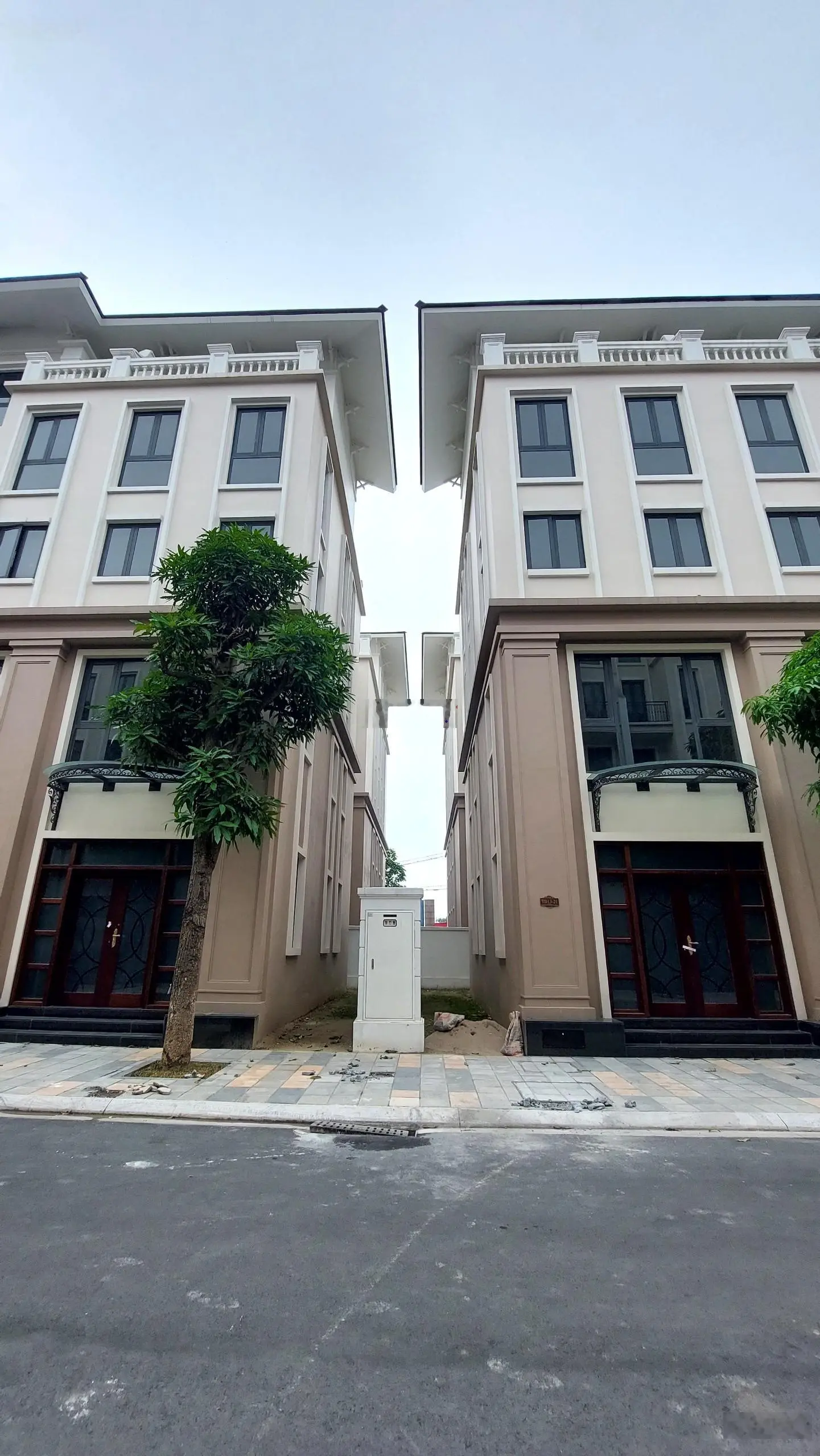 Cần tiền bán gấp căn xẻ khe Thời Đại 90m2, gần tòa văn phòng, công viên bể bơi, chung cư Masteri