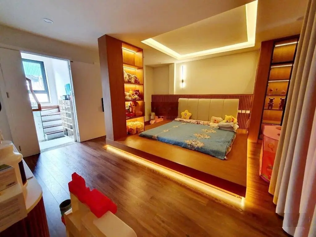 Bán nhà liền kề Xuân La 80m2 MT 8.3m chỉ 33.9 tỷ. Khu vực đẳng cấp - thời thượng - hiếm có