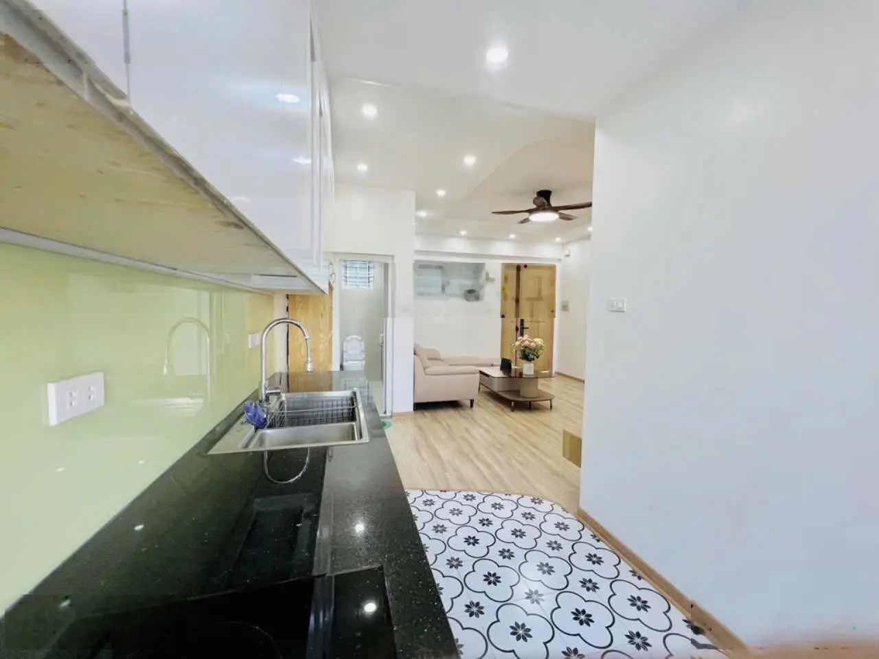 Bán gấp nhà mới 5 tầng 40/42m2 lô góc có gara oto ngay Cầu Bươu kinh doanh buôn bán dòng tiền