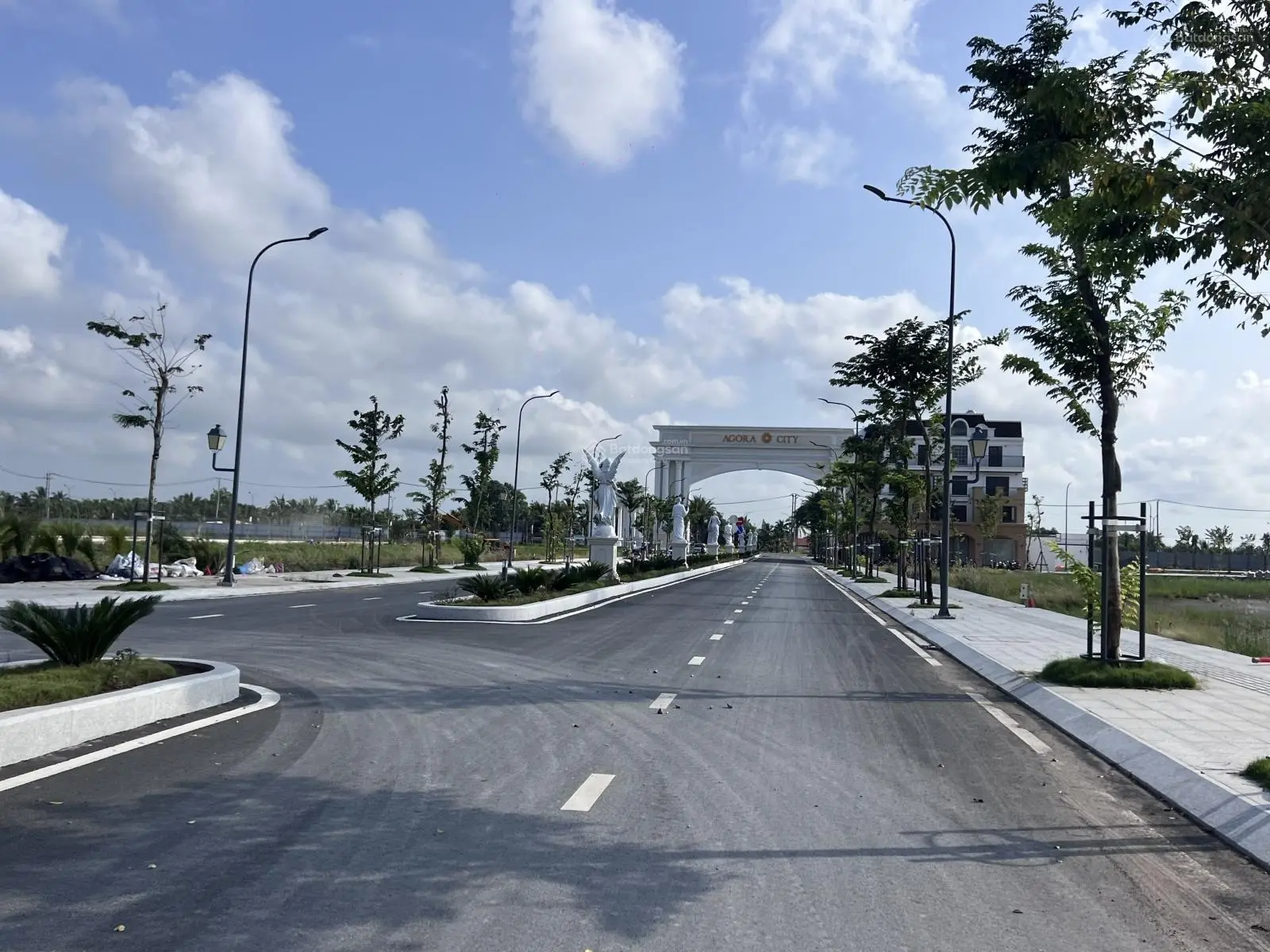 Bán nền 108m2 thổ thị trấn Thủ Thừa - Ngay trung tâm hành chính mới - Giá từ 1.8 tỷ
