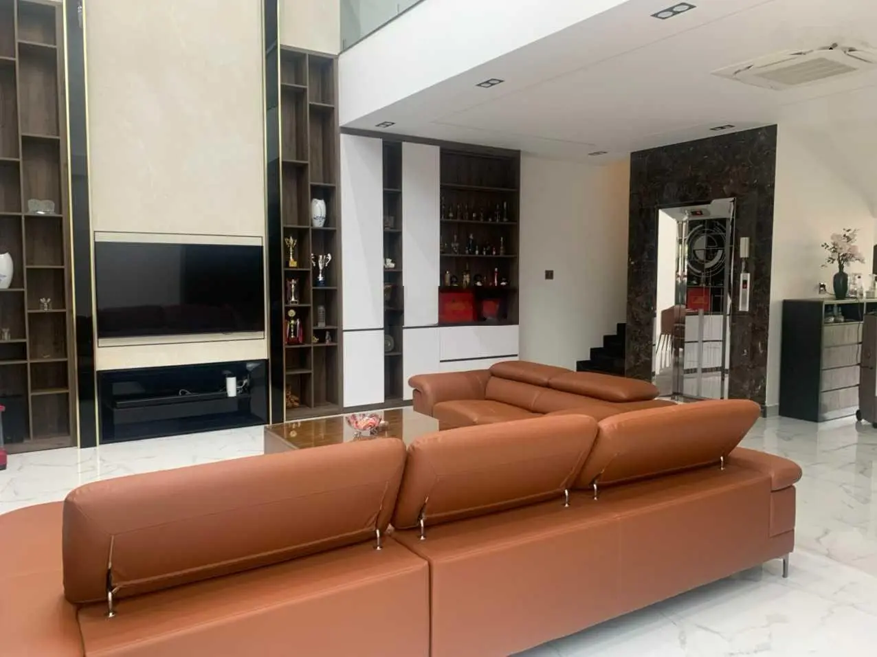 Cần tiền bán nhanh căn biệt thự Galleria 246,5m2 XD 625m2 nội thất cao cấp giá 26.5ỷ 0932 991 ***