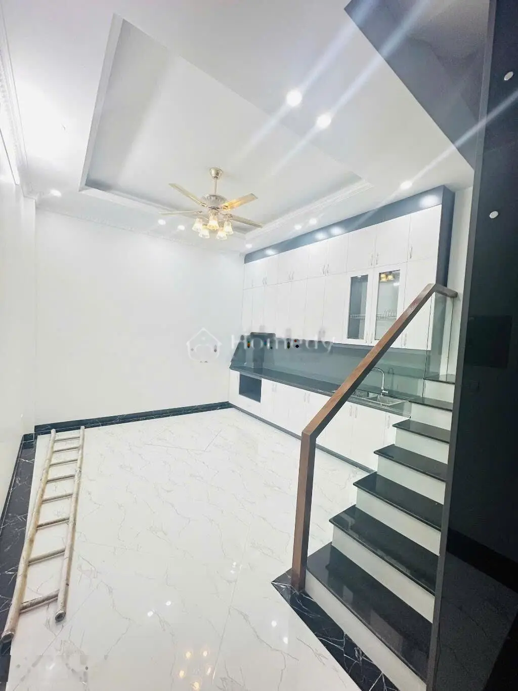 Siêu phẩm nhà mới Cầu giấy Thang máy - 2 mặt thoáng - full nội thất . LH Em Hương 0966711386