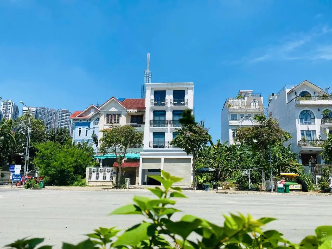 Ngộp Bank bán gấp nhà khu compound ven sông Sài Gòn, DT 9m x19,5m, hầm 4 tầng giá bán nhanh 33 tỷ