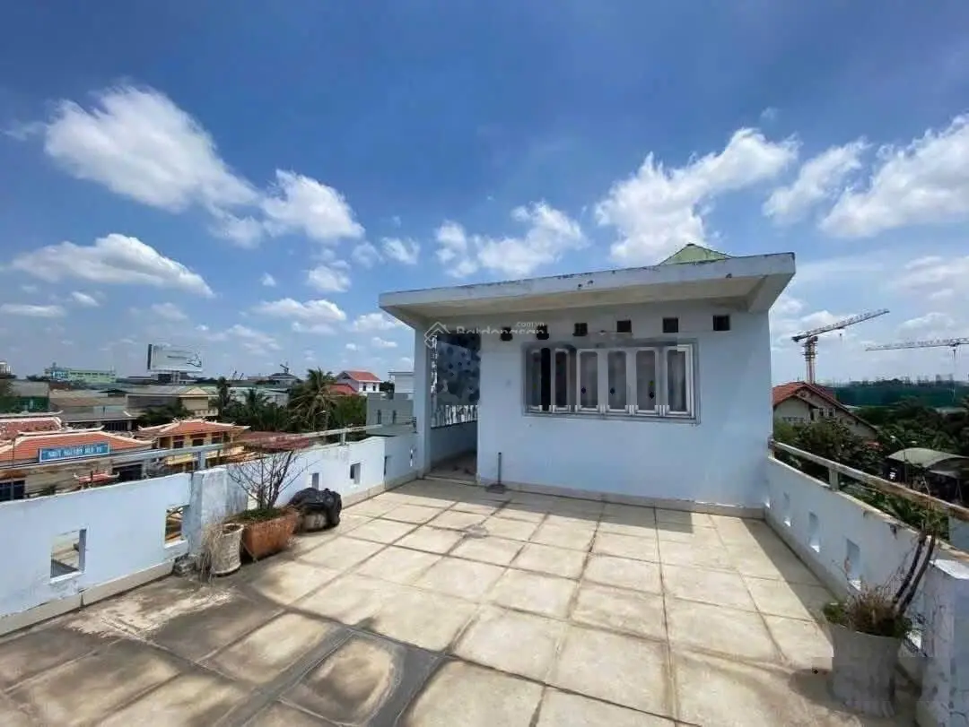 Bán gấp nhà riêng đối diện căn hộ cao cấp The Emeral 68 - tiền thuê hàng tháng 9tr