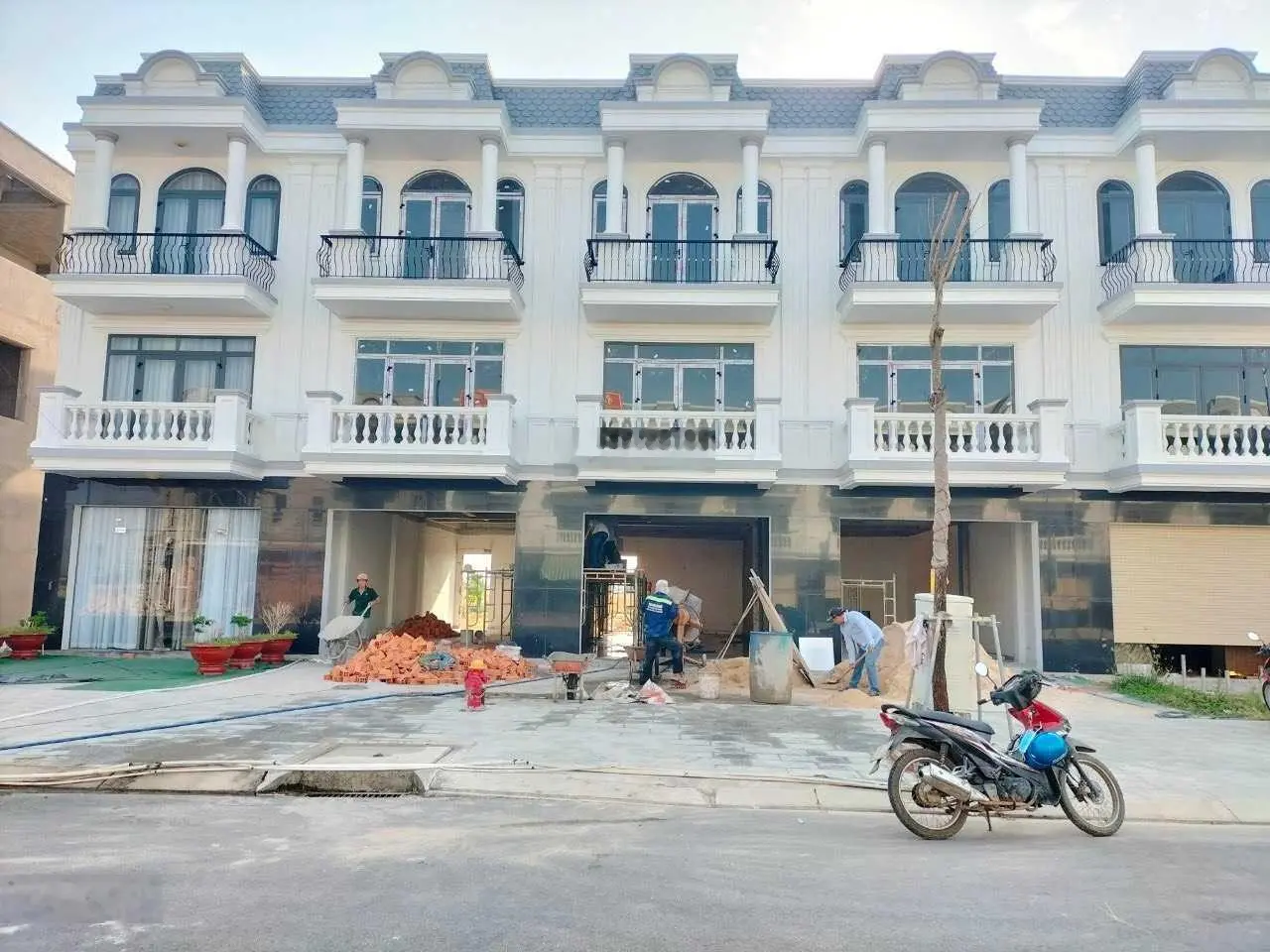 Mua shophouse lời ngay vị trí chỉ 2,591 tỷ/ căn ( giá thật 100%) sổ sẵn , nhận nhà khai thác ngay