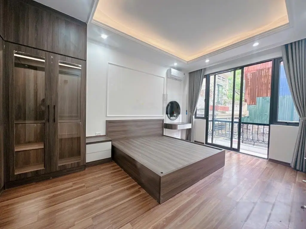 Chính chủ cần bán nhà 5 tầng full nội thất vip ngõ 264 ngọc thuỵ.