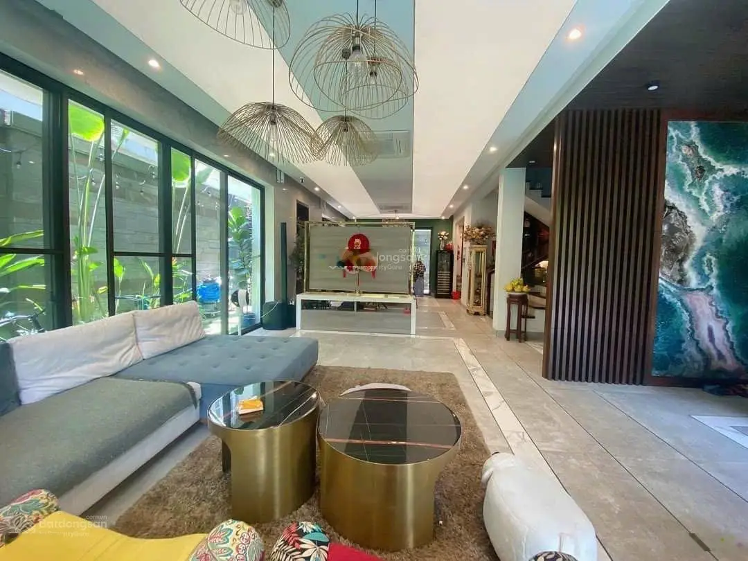 Chuyên bán biệt thự Ciputra, cần bán biệt thự 230m2, 4 tầng, đường 30m, nội thất đẹp, có thang máy