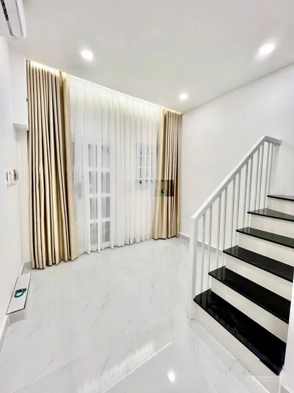 Bán NR 2PN, 1WC, 19,5m2, giá 2,95 tỷ tại Cô Giang, Q1, HCM hàng hot hoa hồng 1%