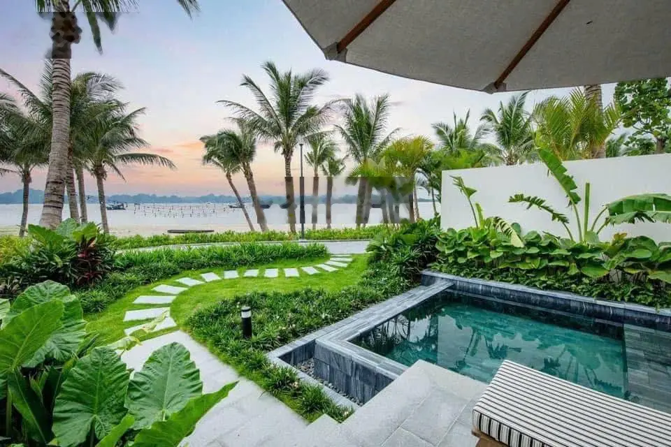 Một bước chạm cát - Biệt thự mặt vịnh Hạ Long