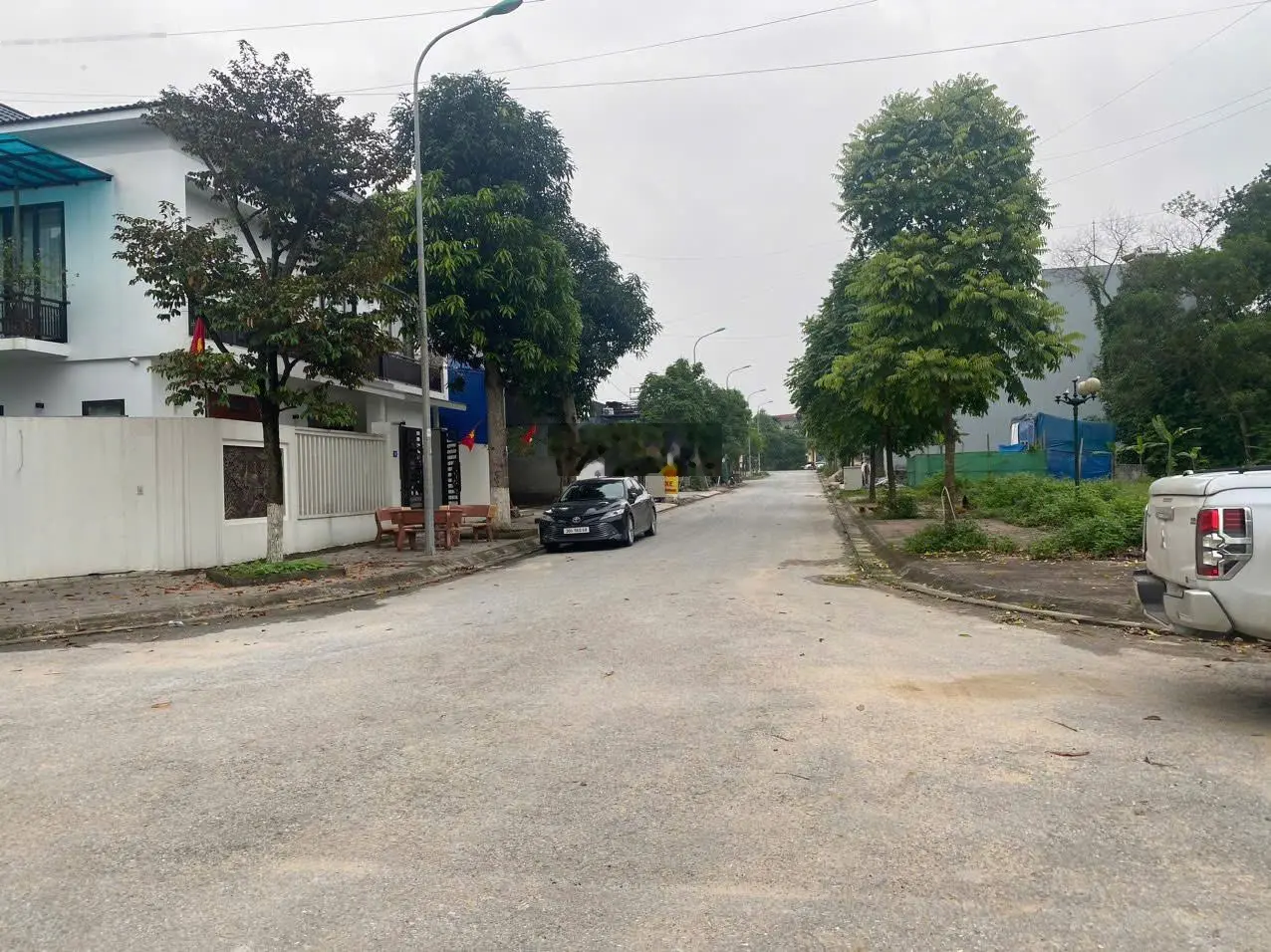 Tôi chính chủ lô lk6.133, dt; 100m2 mỏ bạch centrall hill, cần tiền bán nhanh, giá cực rẻ !