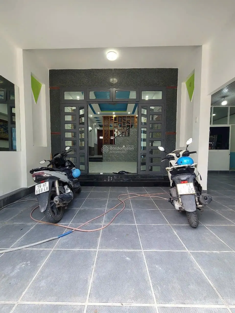 Chính chủ cần bán trệt 3 lầu & nhà cấp 4 MT Cây Da Xề, Đông Hòa, TP Dĩ An. DT 150.4m2 đường 10m