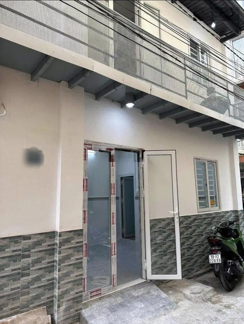 Bán nhà Đ. CMT8 - Q3. Diện tích 40m2. Giá bán 2tỷ7. Đã có sổ.