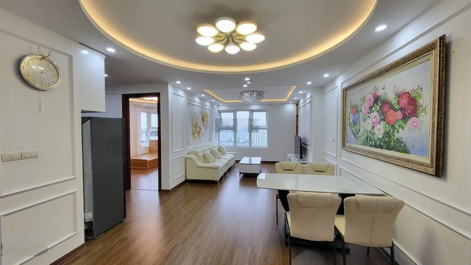 Nội thất Royal giá cực bất ngờ! Chính chủ bán gấp căn hộ tầng trung, 2 ngủ 2vs tòa FLC Quang Trung