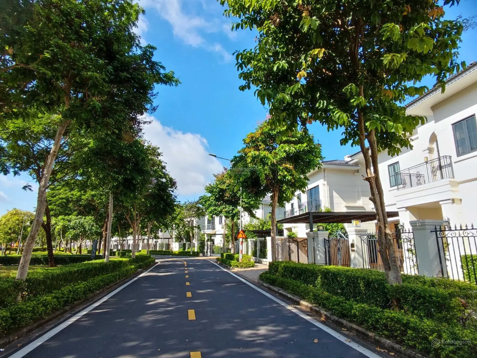 Giá bán nhanh dinh thự view sông từ 43 tỷ, dtich 630m zone 4 full thuế phí. LH 0901 088 ***