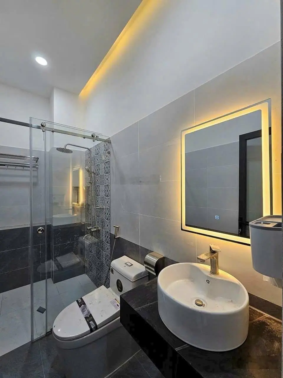 Bán nhà riêng tại Huỳnh Tấn Phát, 7,45 tỷ, 70m2, 4PN, 5WC, 3 tầng, giá siêu hời