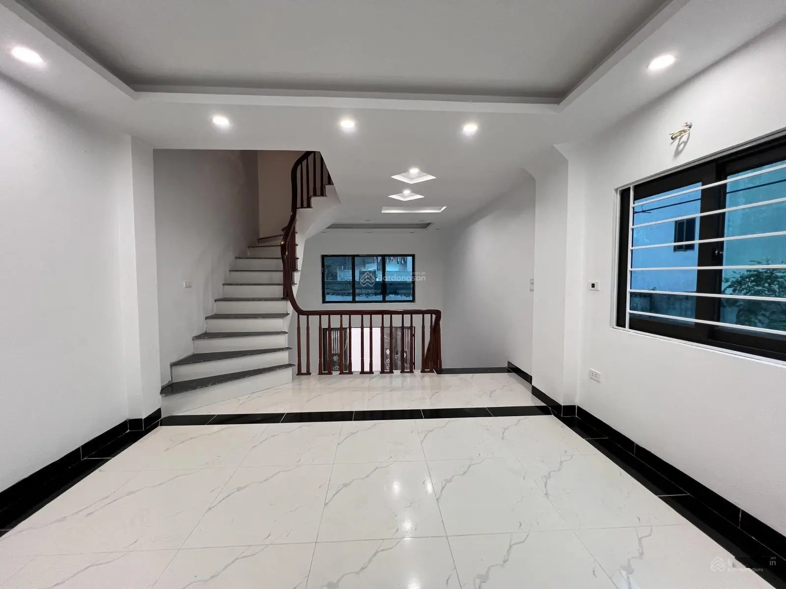 CC BÁN NHÀ MỚI ĐẸP VĨNH NINH - VĨNH QUỲNH, 48m2 4.5tầng, ô tô đỗ gần, nhỉnh 4 tỉ LH 0979228902