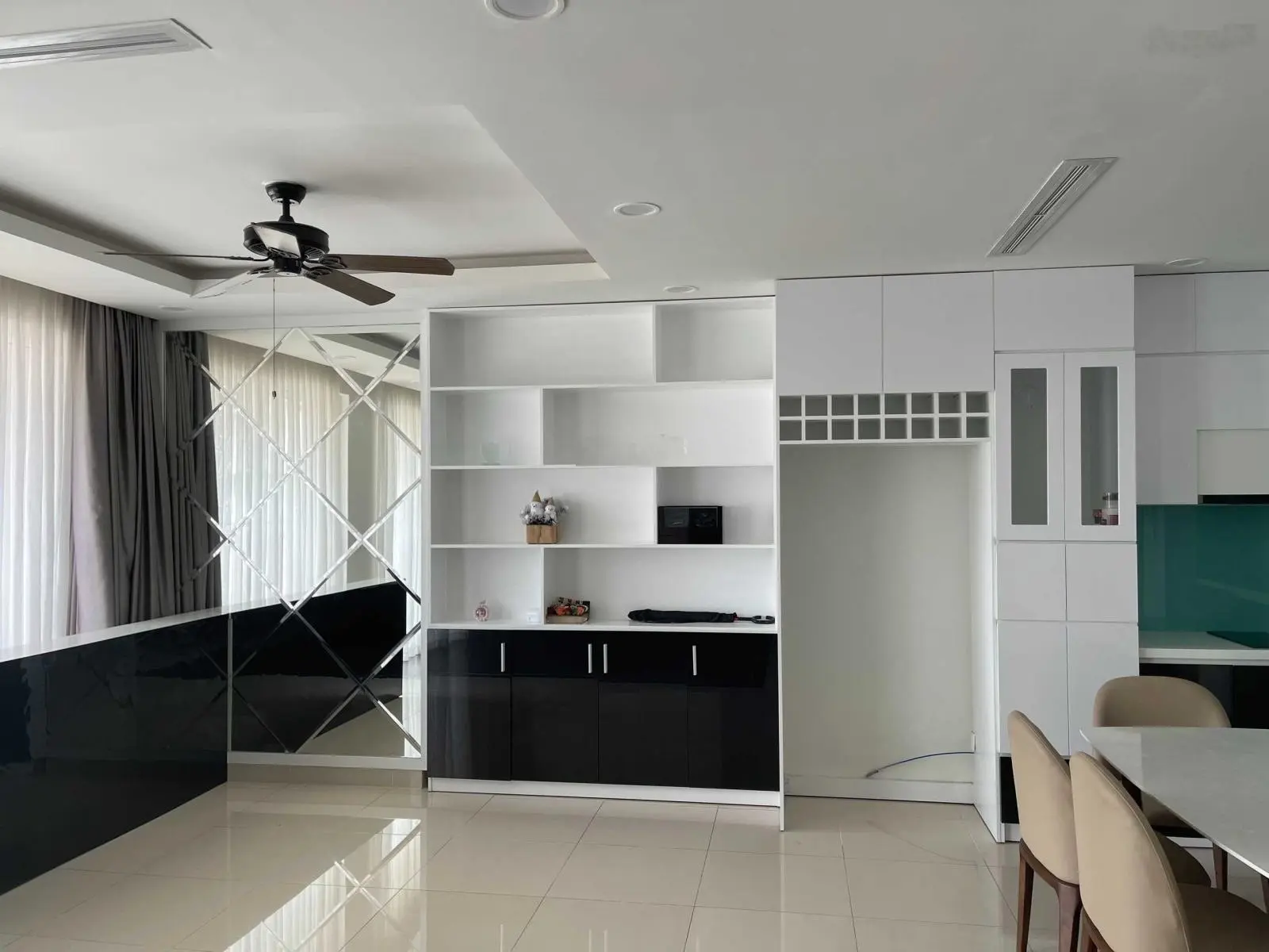 Bán Căn hộ Golden Mansion, 3PN, căn góc, 86m2, full nội thất, giá: 5 Tỷ, liên hệ: 0908 435 ***
