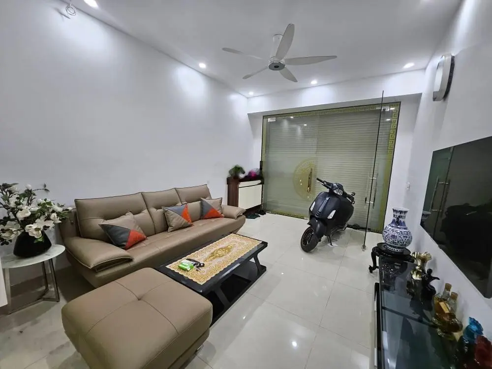 Nhà đẹp full nội thất lô 22 cực đỉnh, giá siêu tốt, thiết kế hiện đại 40m - Đông Nam - 5.95 tỷ