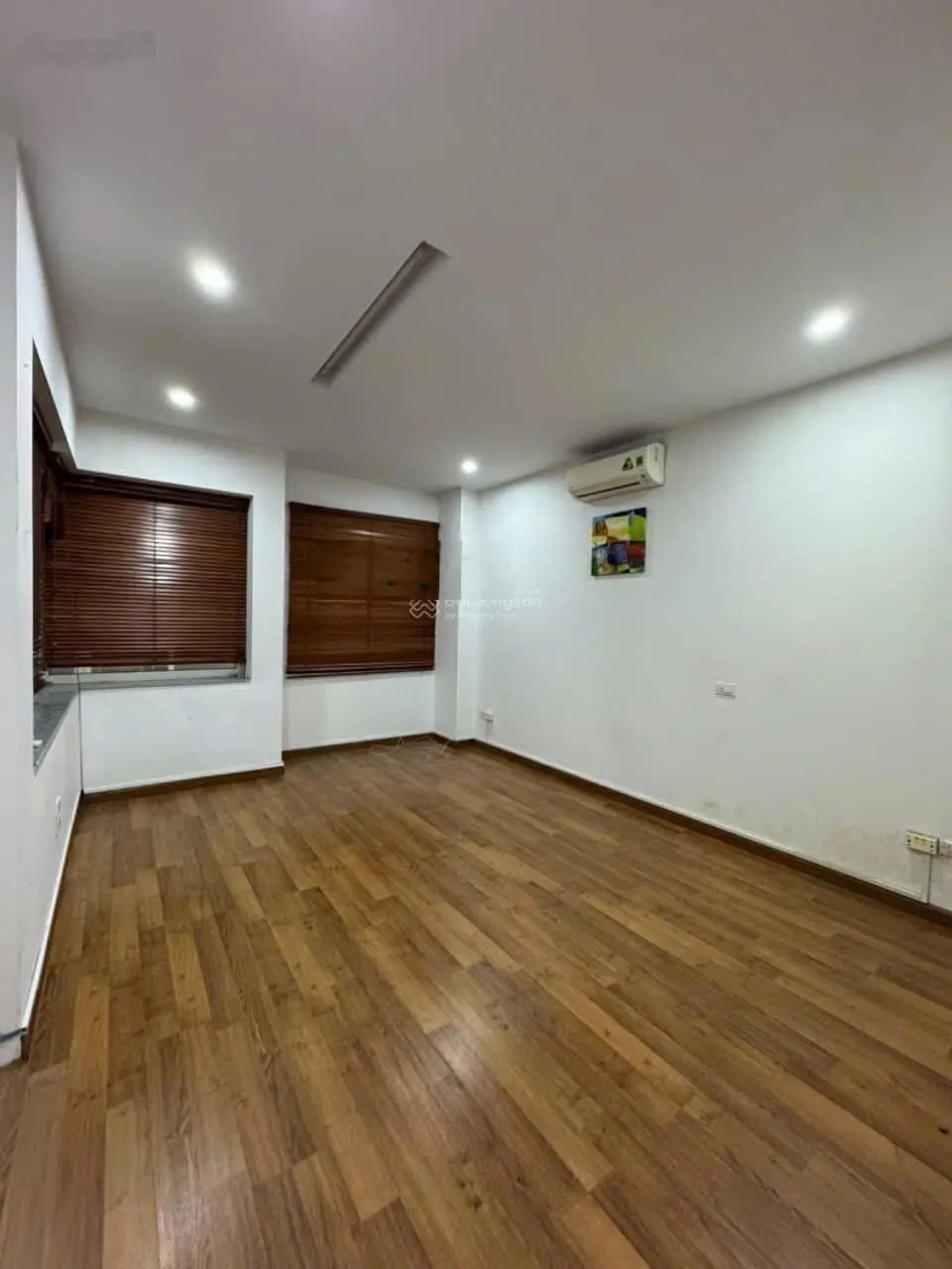 Phố nhật linh lang - ô tô tránh - 1 nhà ra phố - phân lô vip ba đình - kinh doanh 24/7 - 31.5 tỷ.