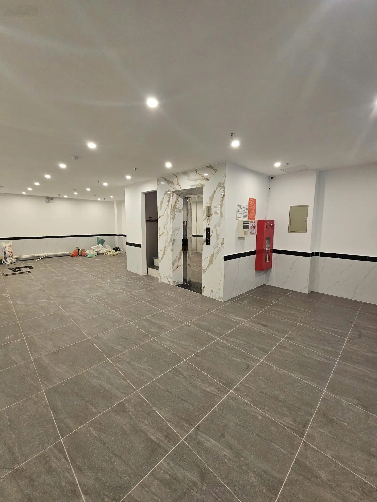 Cần bán gấp nhà dòng tiền cao phố Xuân Đỉnh 98m2 7T, lô góc, 26 P khép kín đủ đồ, thang máy giá tốt