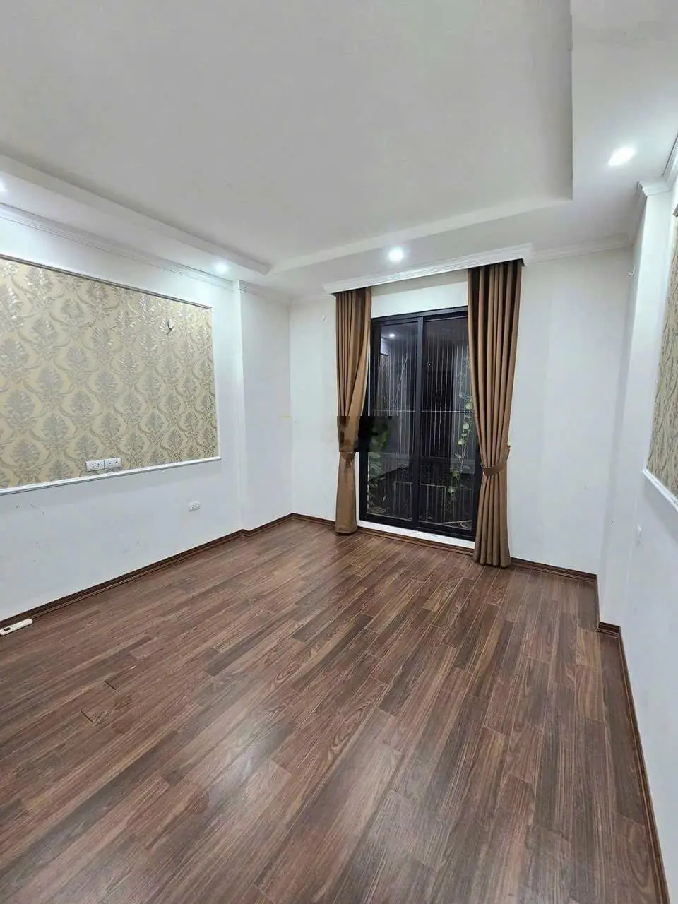 Bán nhà Ngọc Thụy 35m2 x 5 T ô tô đỗ cửa