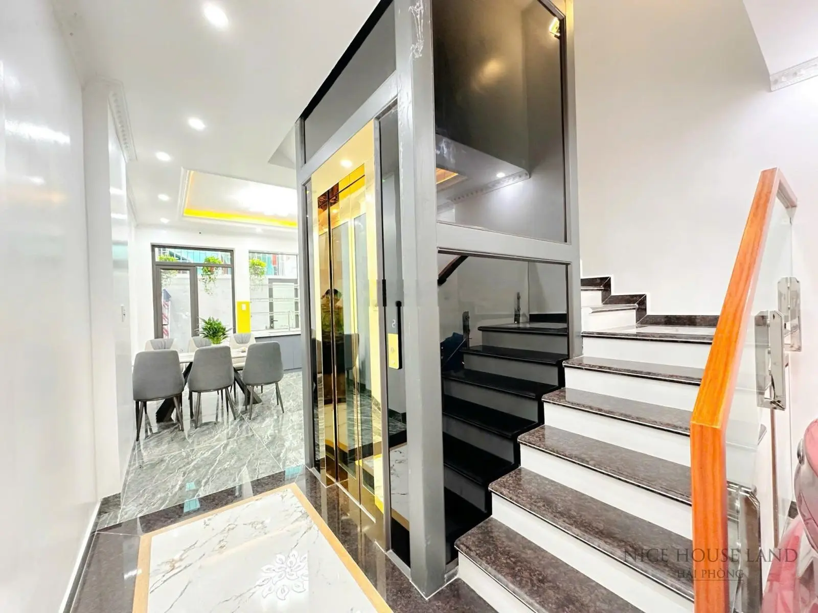 Bán nhà 4 tầng xây độc lập đường rộng 13,5m có thanh máy quận Lê Chân