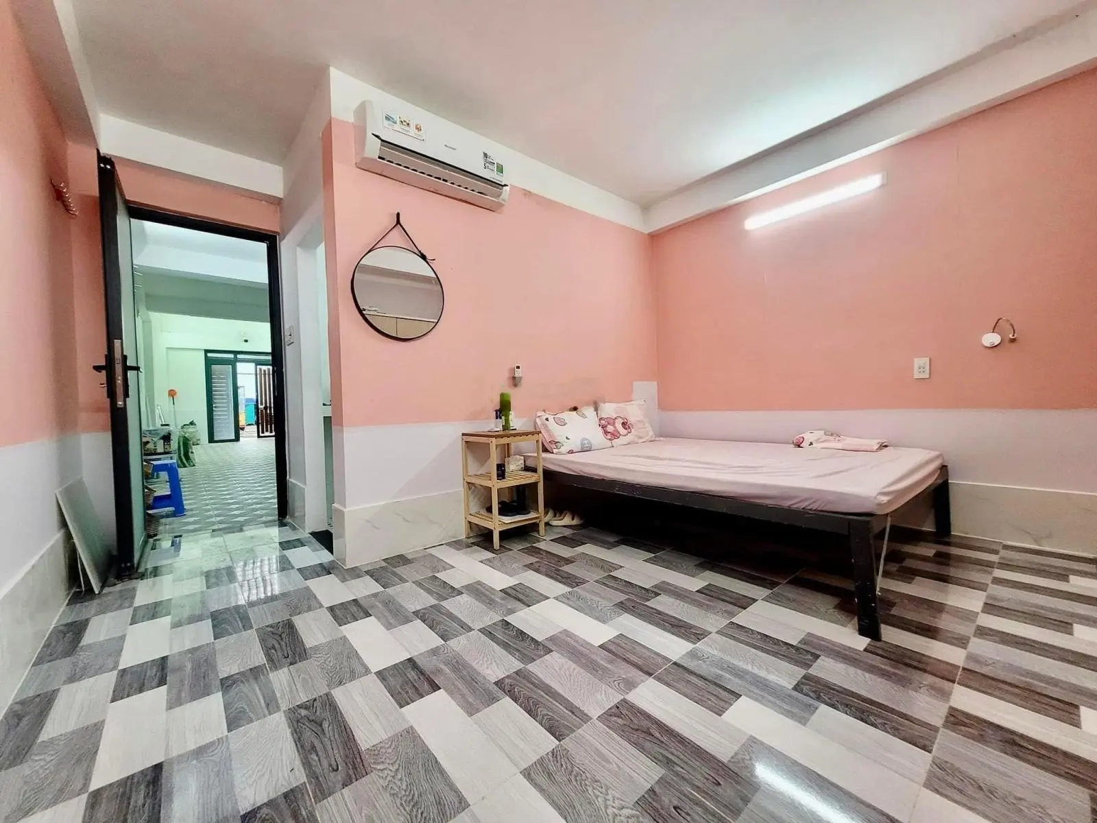 Bán nhà đang cho thuê 28tr ở Ung Văn Khiêm-Bình Thạnh. Gần Đại Học Hutech. Giá 3tỷ750/81m2