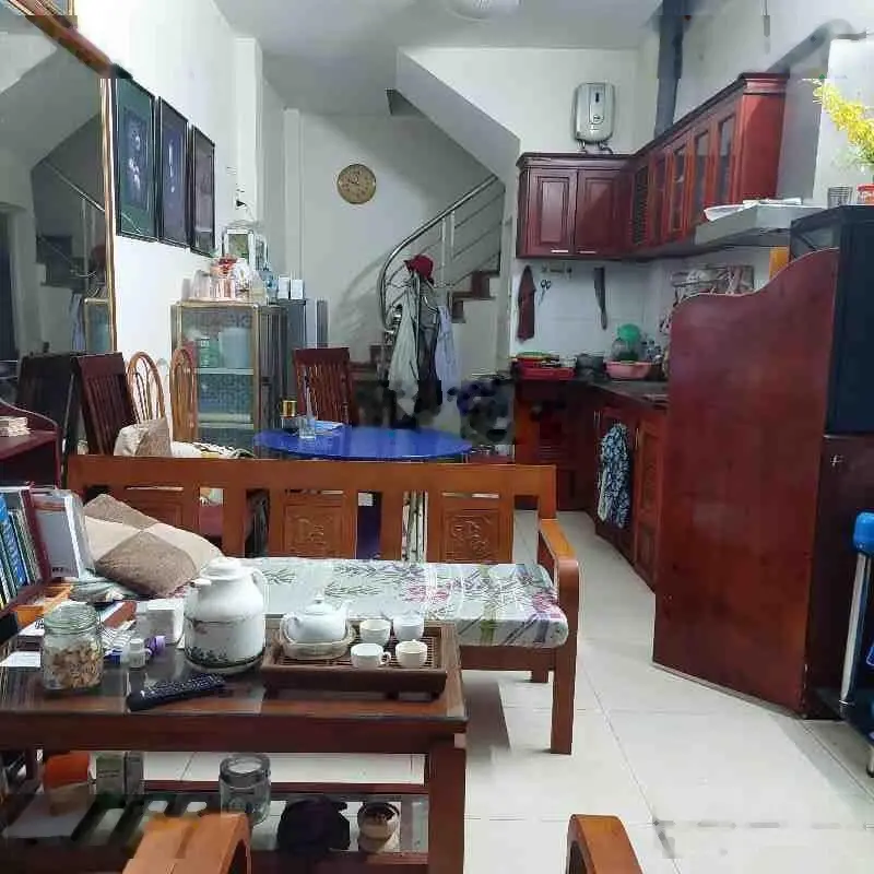 Bán nhà phố Ngọc Khánh Ba Đình, sổ 34m2, 4 tầng, vị trí đẹp, về ở luôn, chỉ 7 tỷ rưỡi