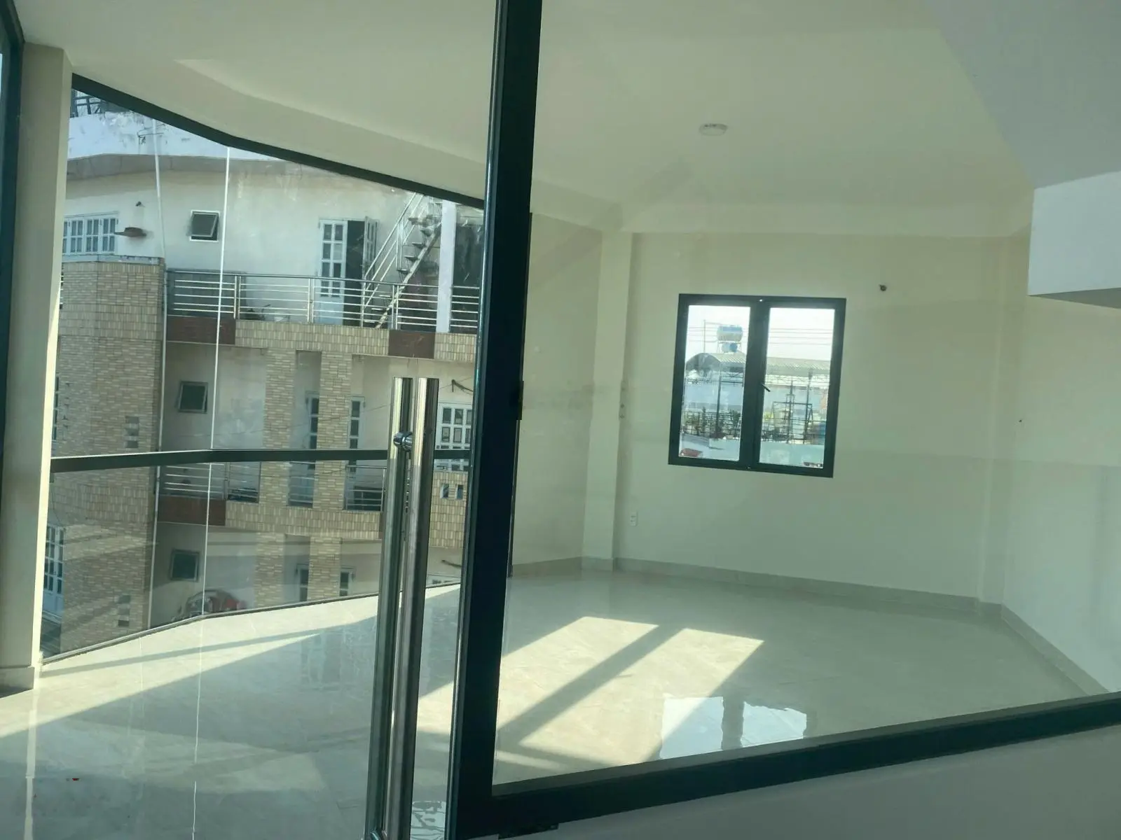 Bán căn góc 2 mặt tiền đường Phạm Văn Đồng, Gò Vấp, DT 9x12m. 5 tầng. HĐT 32tr/ tháng. Giá 12.8 tỷ