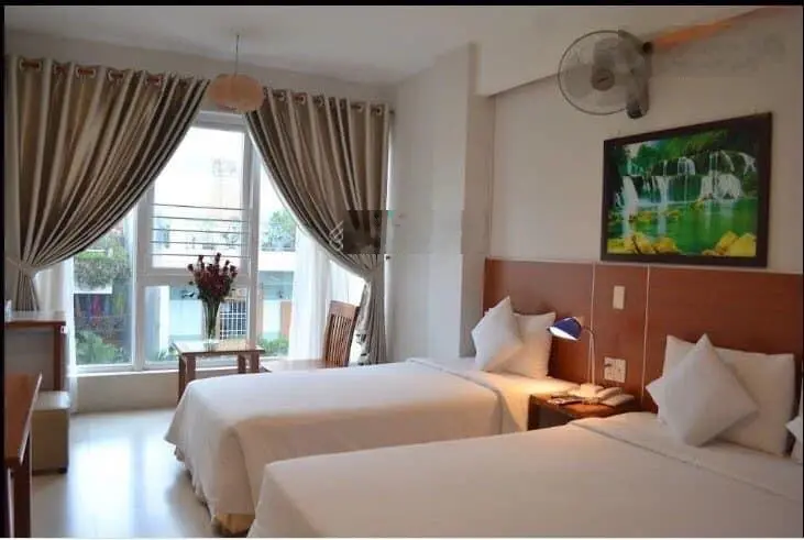 Khách sạn 5 tầng 1 lửng, 18 phòng ngay khu phố du lịch nguyễn văn thoại, dòng tiền 80 triệu/ tháng