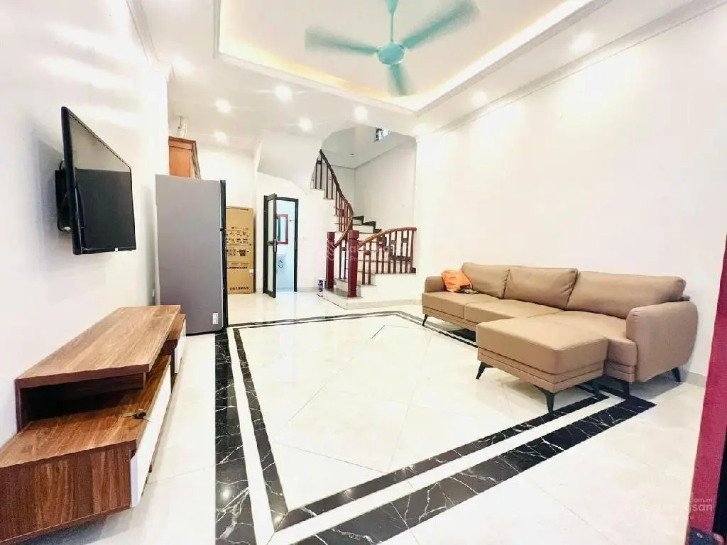 Bán nhà phố tư đình long biên nhà hiếm oto đỗ cửa giá 5. tỷ