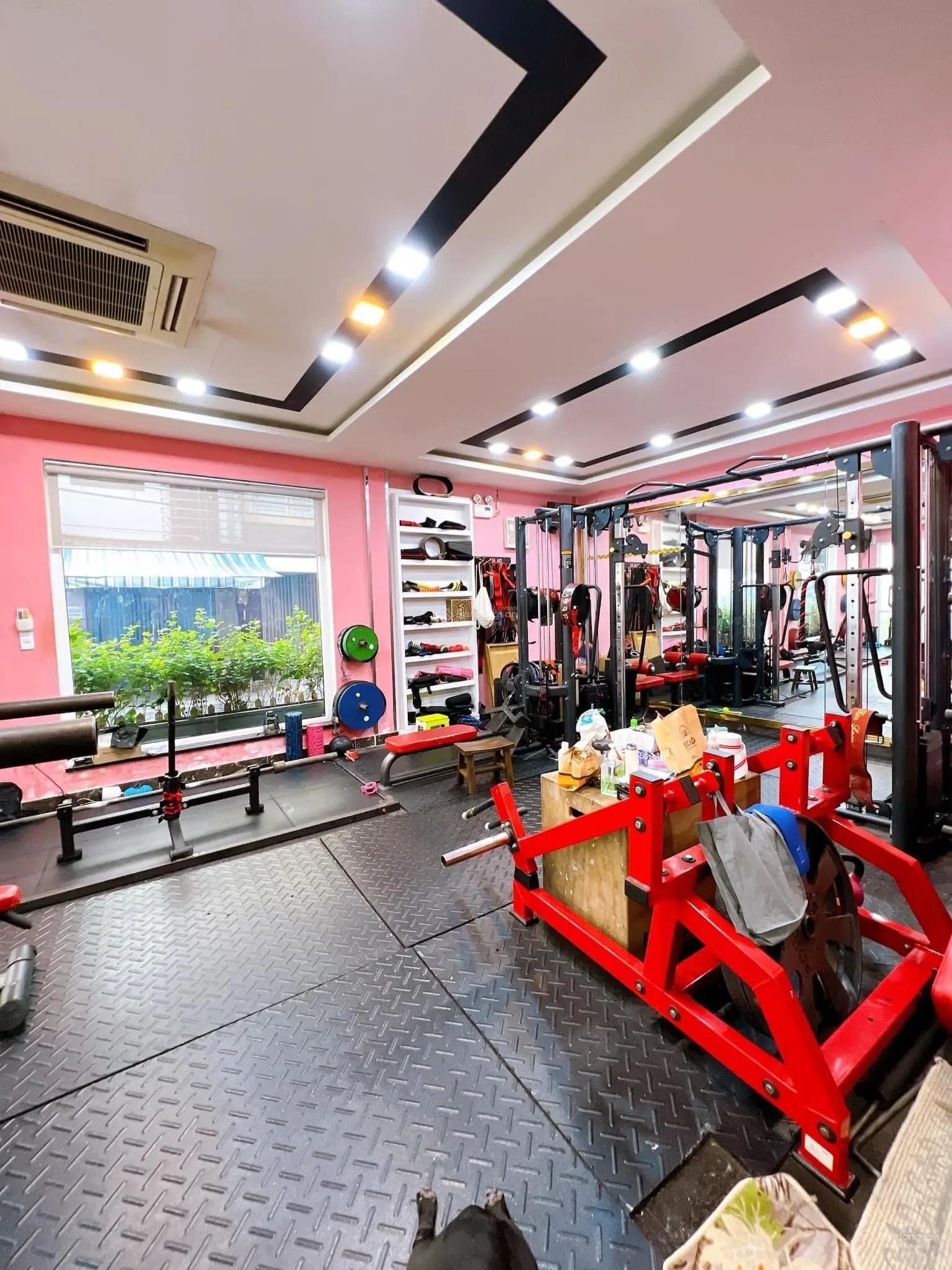 Bán nhà 2 mặt tiền đường số căn góc đang kinh doanh ngang 9m dài 10m, giá giảm sập chỉ 17 tỷ 780