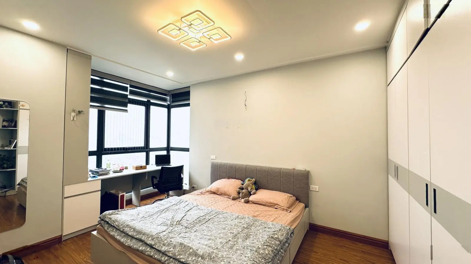 BÁN GẤP! Bán căn hộ 3PN 95m2 tại Khu Ngoại Giao Đoàn chỉ 6,85 tỷ VND - sổ đỏ sẵn sàng - tầng cao .