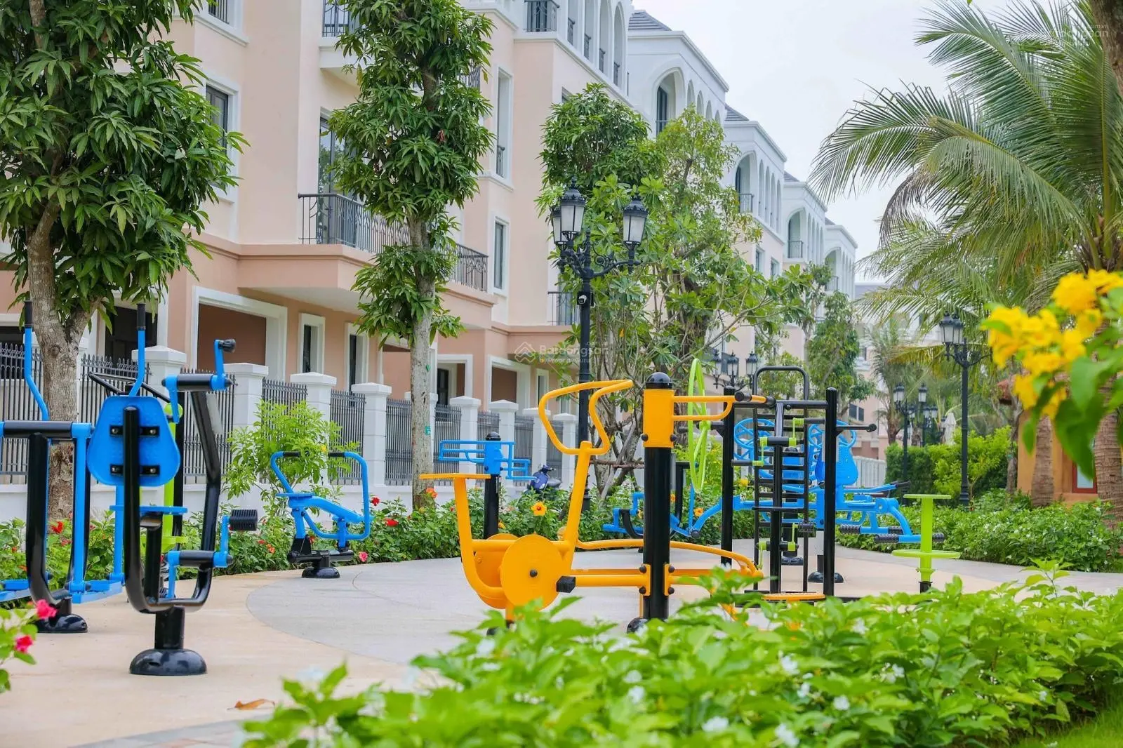 Bán xẻ khe phân khu Hải Âu, gần công viên, giá 7,x tỷ bao phí - rẻ nhất Vinhomes Ocean Park 2