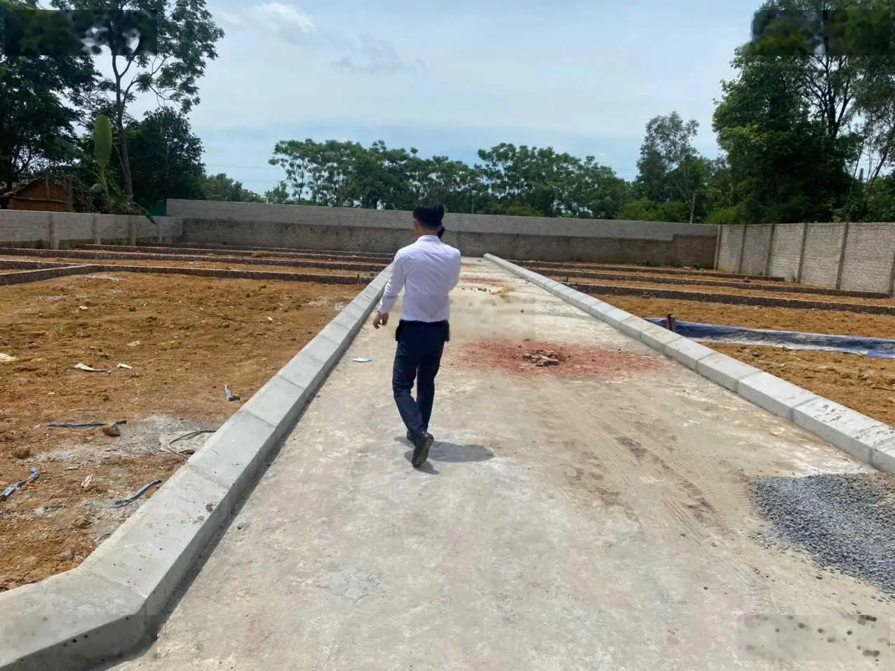 Chủ nhà nhờ đăng bán mảnh đất 100m2 - lô góc - 2 ô tô tránh - giá rẻ - sẵn sổ sang tên
