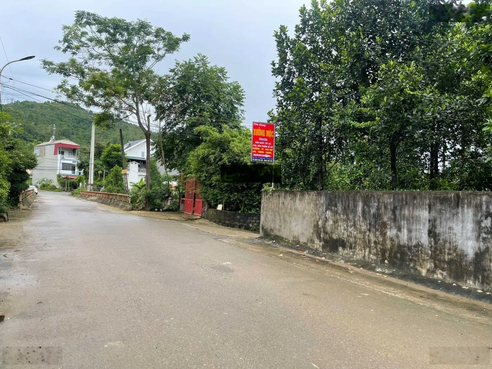 Bán đất bám suối, đường 2 ô tô tránh nhau tại thành phố Hòa Bình