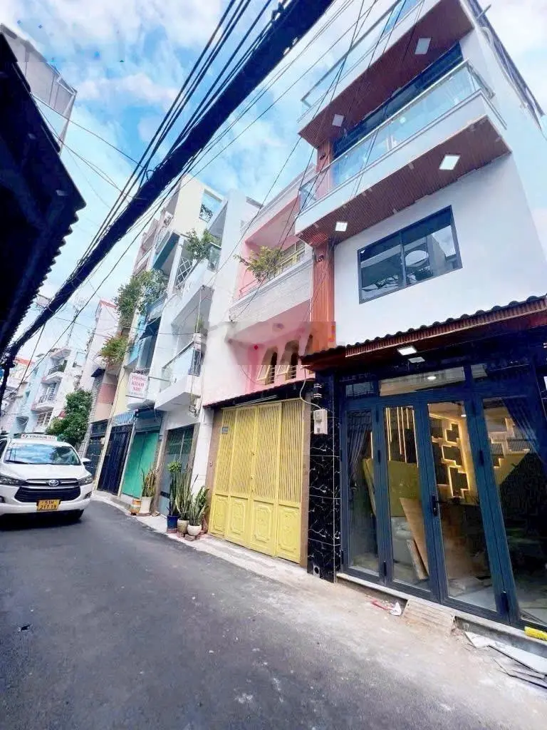 Chính chủ kẹt tiền bán gấp căn nhà ngay trung tâm Phú Nhuận Phùng Văn Cung P4 40m2 2tỷ700 3Pn SHR