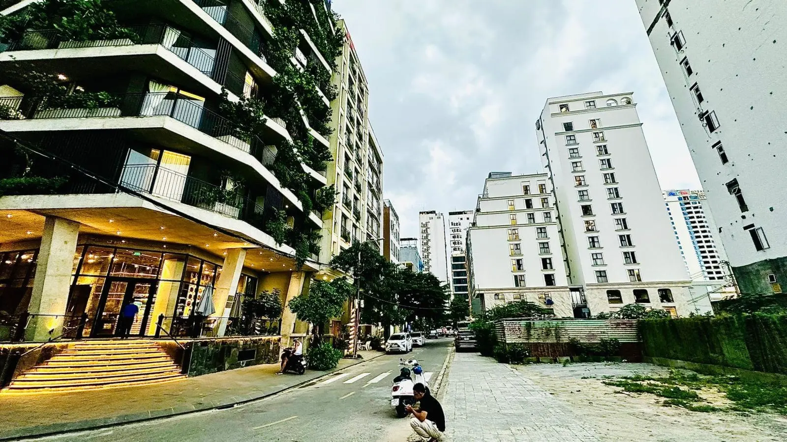 Gia đình tôi: Bán lại lô đất ~300m đường An Thượng 31 khu xây dựng cao tầng sát Biển Mỹ Khê giá tốt