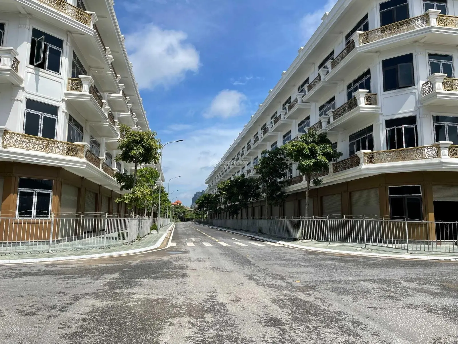 Shophouse mặt đại lộ CSEDP Phường Quảng Thắng. Chiết khấu đến 460 triệu. Hotline: 0966 343 ***