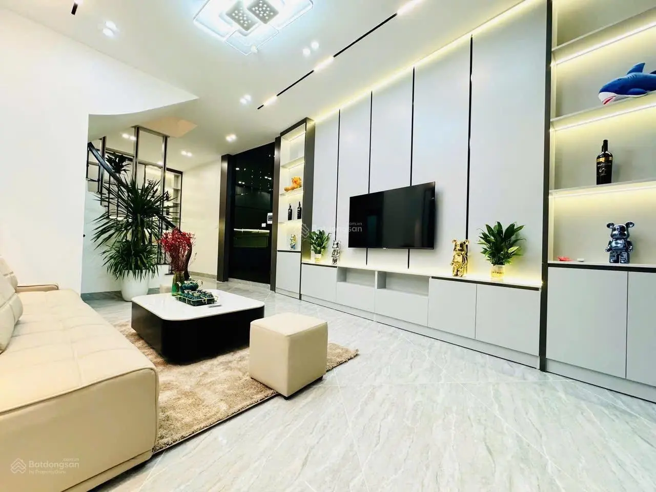 Bán nhà phố Minh Khai đối diện Time City nhà 2 mặt thoáng 40m2 x 5 tầng - chỉ 6.5 tỷ!