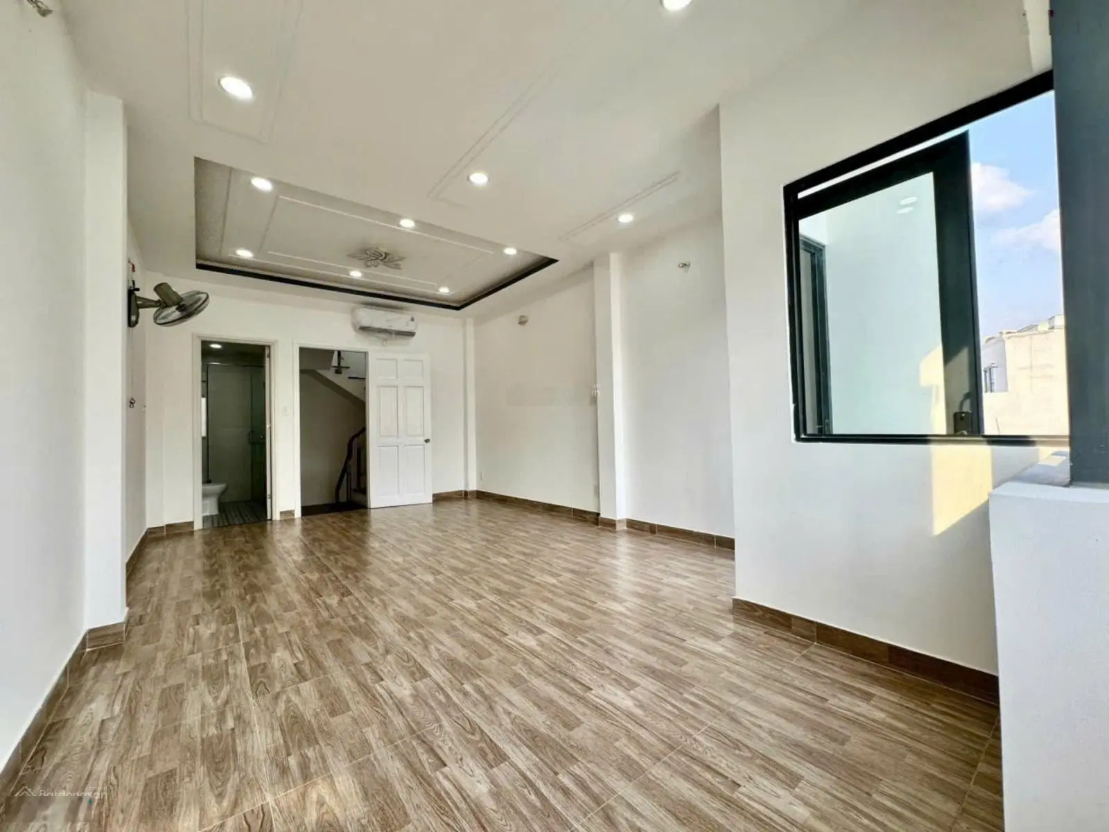 Bán gấp nhà đường Nguyễn Thượng Hiền, Bình Thạnh, 40m2 3PN 5WC, giá 3,7 tỷ, sổ hồng riêng