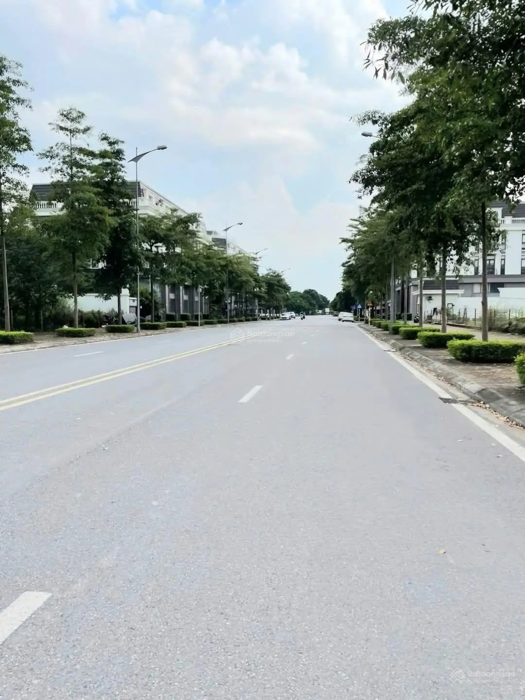 Bán Gấp nhà đẹp 40m2 Cạnh Phố Cổ Linh Ô tô đỗ cửa. Nhà mới hiện đại chỉ 6 tỷ