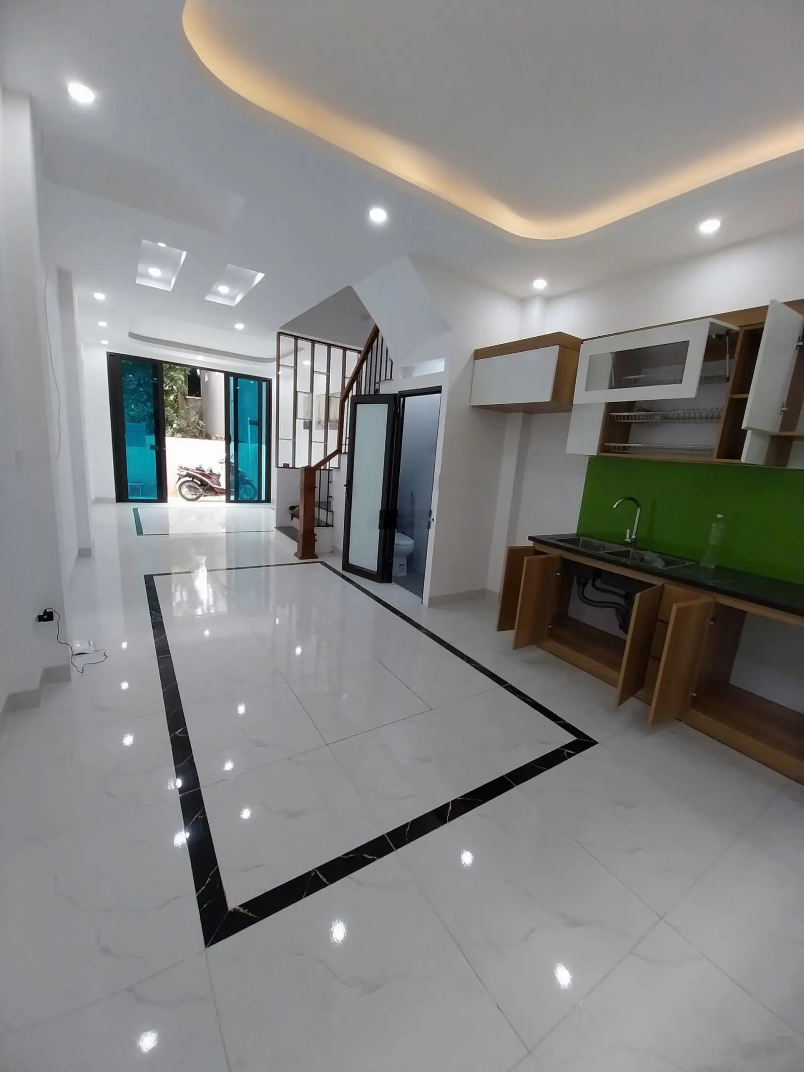 Nhà đẹp 3T*40m2 có thể cho thuêcó sân riêng ôtô lùi tận cửa Sát đại học TDTT cách TT Hà Đông 3,5km