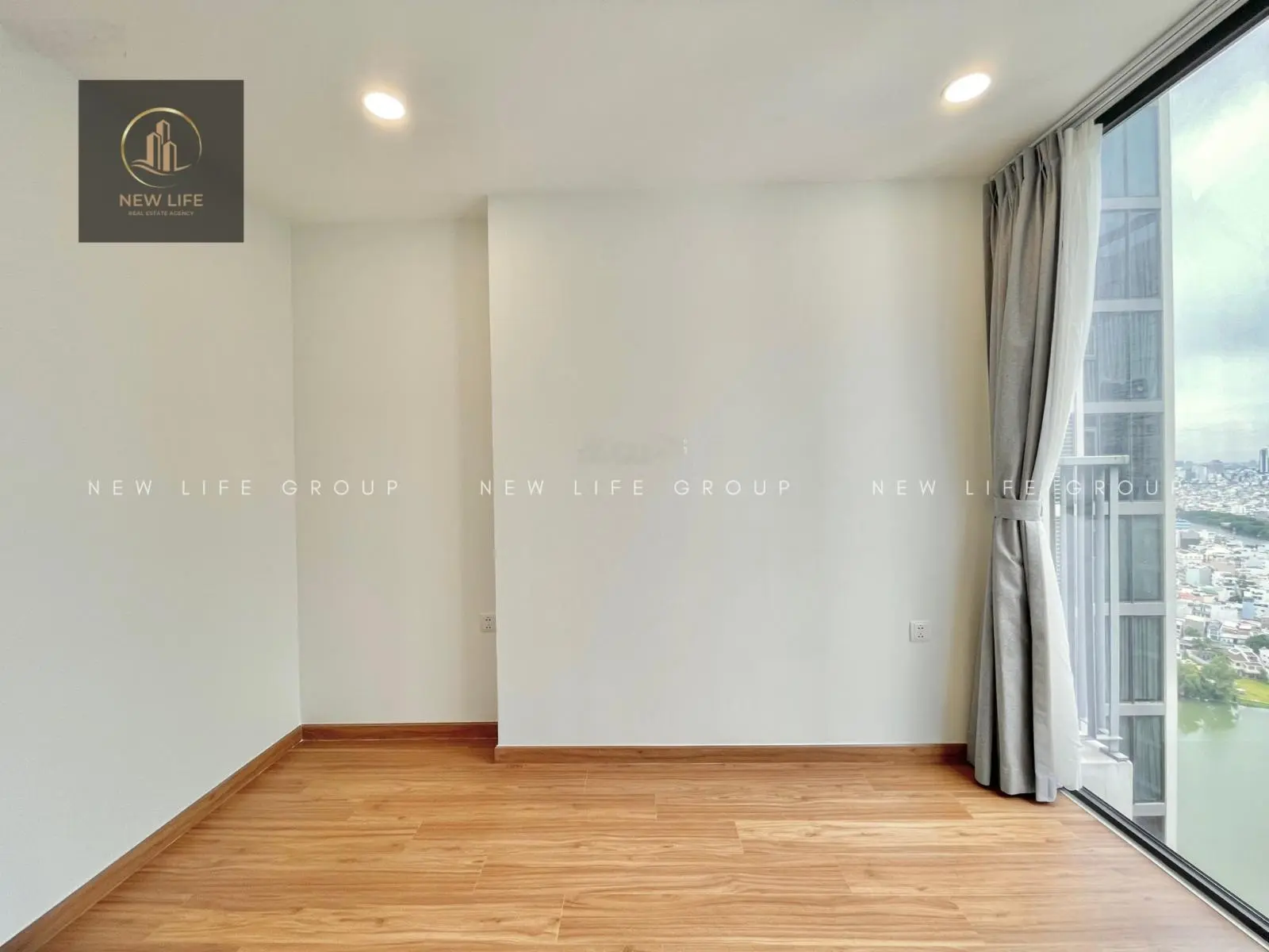 Bán căn hộ 2 phòng ngủ, 2wc, 73m2. Giá 4.5 tỷ (bao hết0888 887 ***
