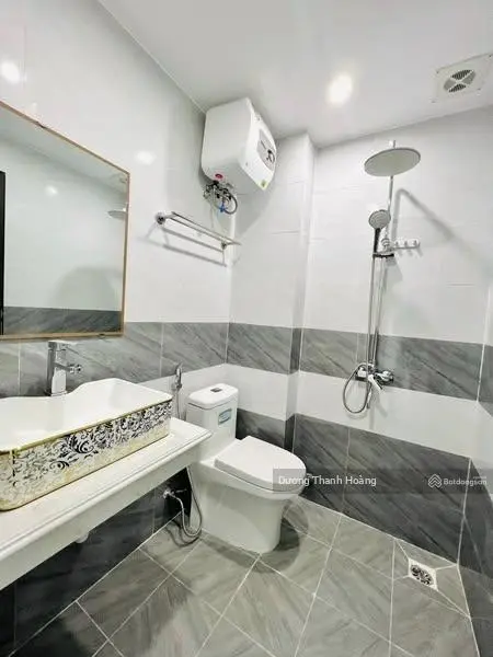 Ngà mới 5 tầng ngay ngã tư Thạch Bàn - Cổ Linh - Aeon, giá chỉ hơn 5 tỷ