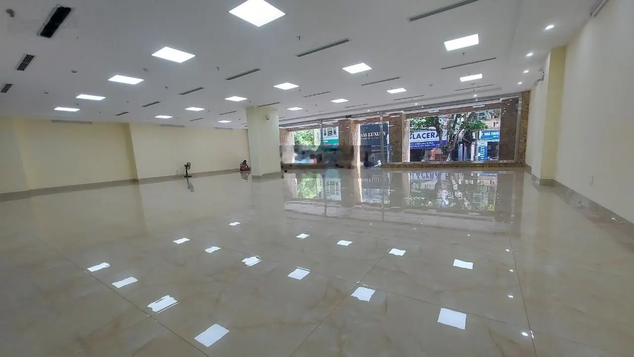 Bán nhà MP Nguyễn Khang: DT 86m2, MT 4.5m, 8 tầng, thang máy, lô góc, KD sầm uất, giá 39.5 tỷ