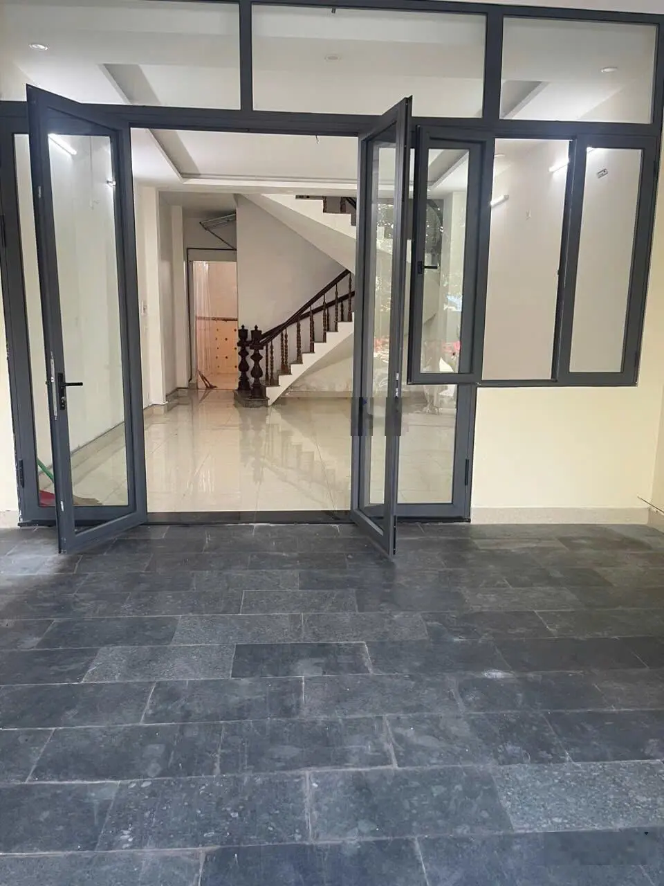 Bán gấp trong tuần nhà 3 tầng đường Nguyễn Thông gần sông Hàn - Cầu Tình Yêu - Cầu Rồng giá rẻ
